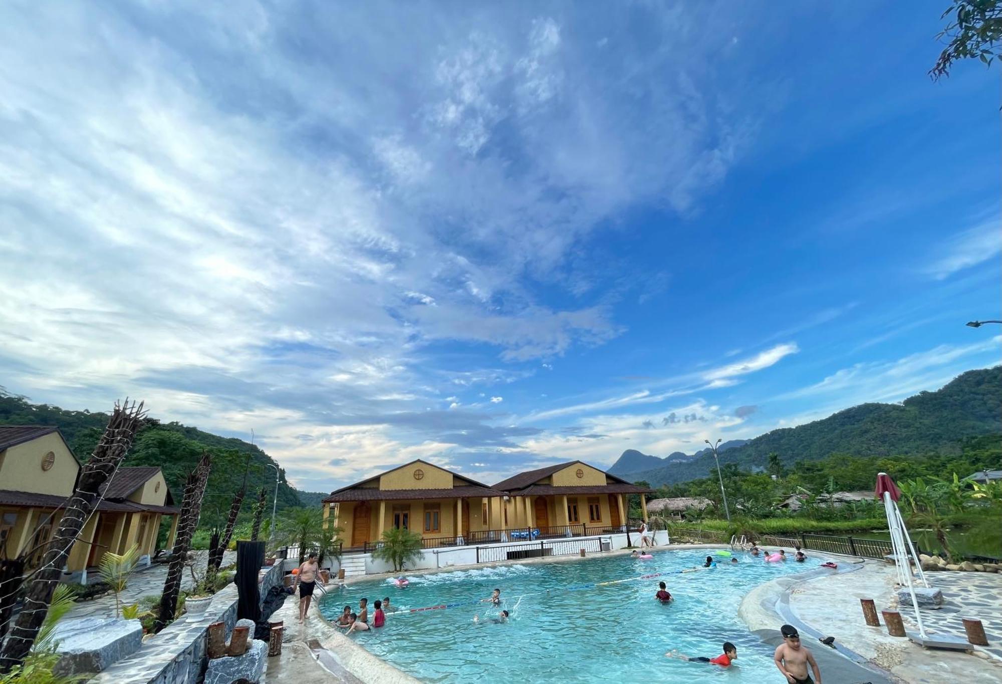 Sky Bay Lodge Ha Giang Eksteriør bilde